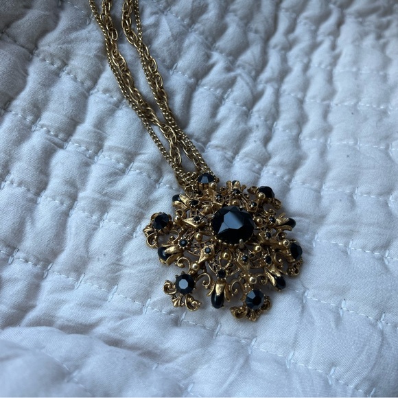 Vintage Black Pendant Necklace • Gold Tone Filagree • Double Chain - Picture 4 of 6